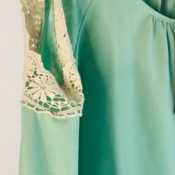 Mint Cold Shoulder Lace Sleeve Size L Francesca’s - Picture 5 of 7